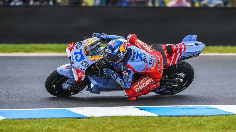 Alex Marquez performing knee dragging at MotoGP