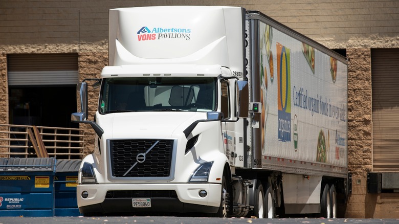 An Albertsons Vons Pavillions branded semi truck with a single license plate