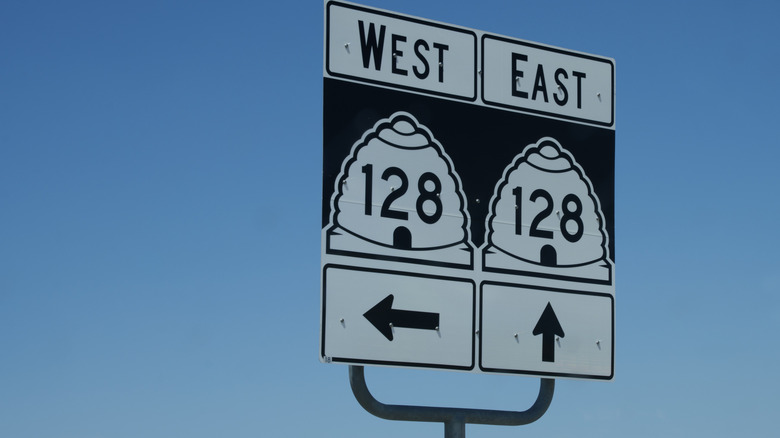 Utah state highway sign with beehive symbol