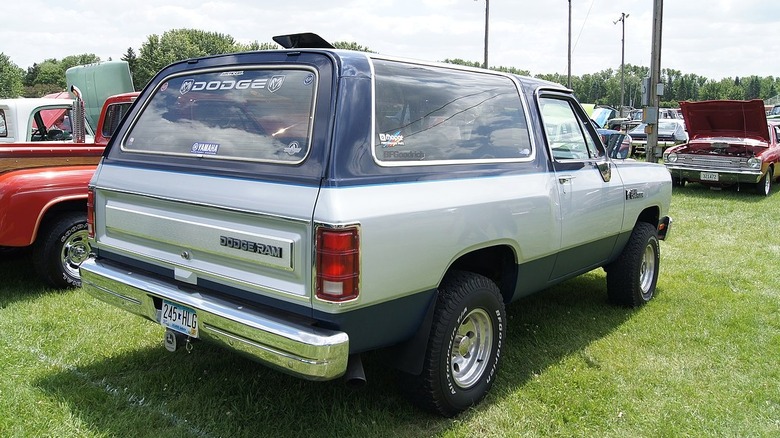 Caminhão Dodge Ramcharger 1990