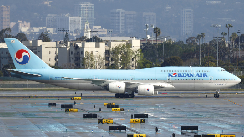 A Korean Air Boeing 747 at Los Angeles International AIrport.