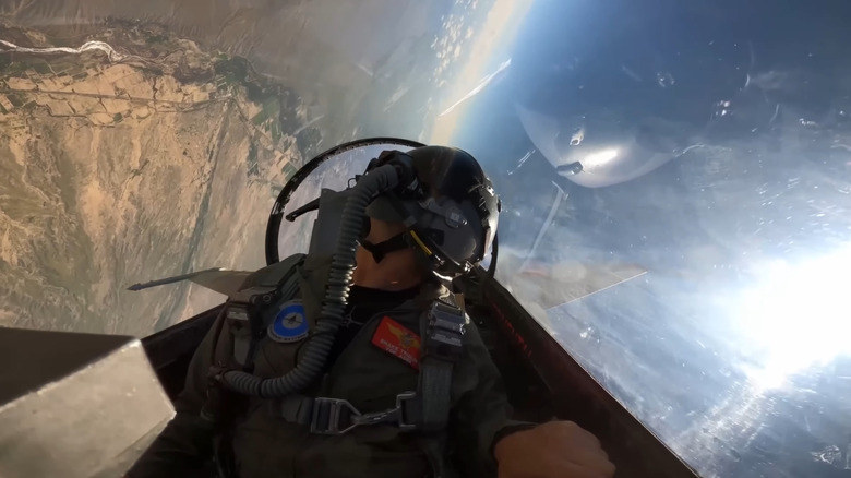An F-16 pilot keeping tally on a perched bandit