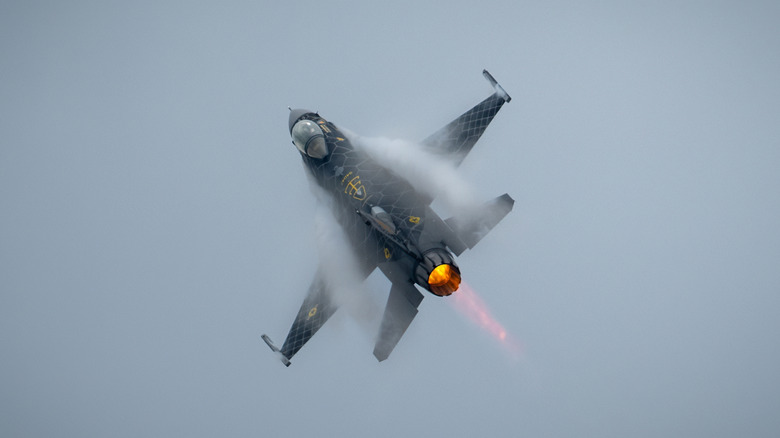 An F-16 conducting a high G climb