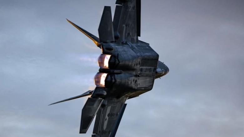 Rear view of F-22 Raptor