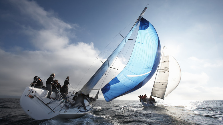 sailboat tilting to starboard in choppy seas