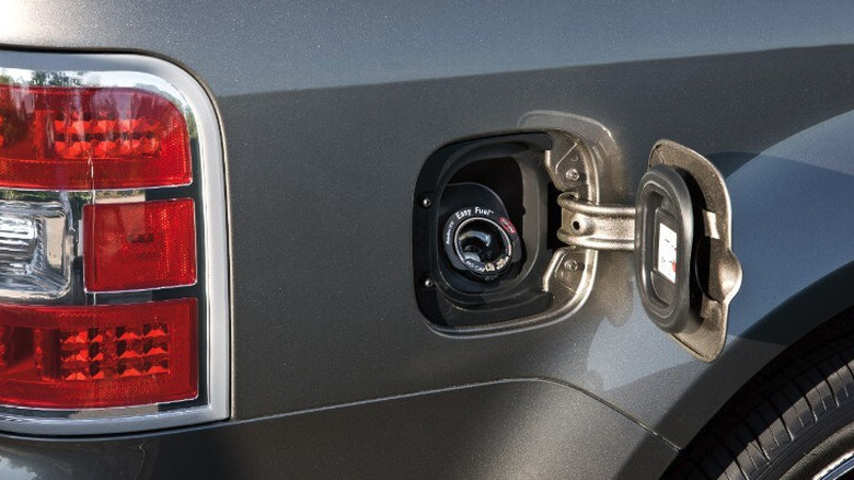Ford 2019 Flex with Easy Fuel capless fuel system