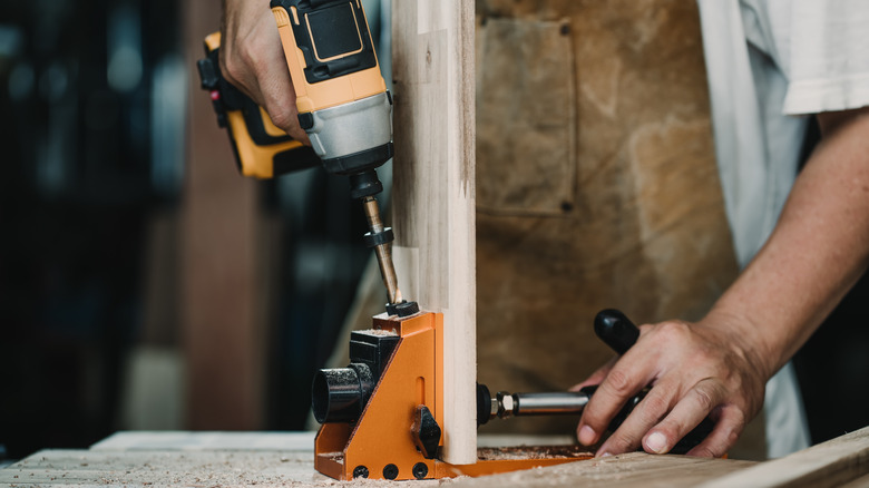 Carpenter using pocket hold jig