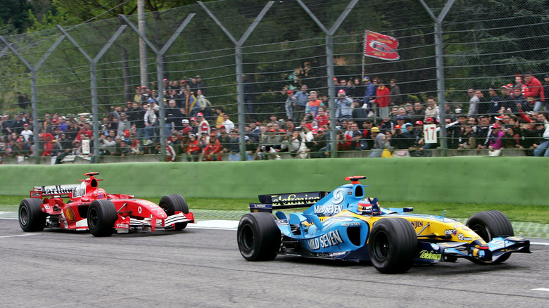 A V-10-powered Renault and Ferrari competing at the San Marino Grand Prix in 2005.