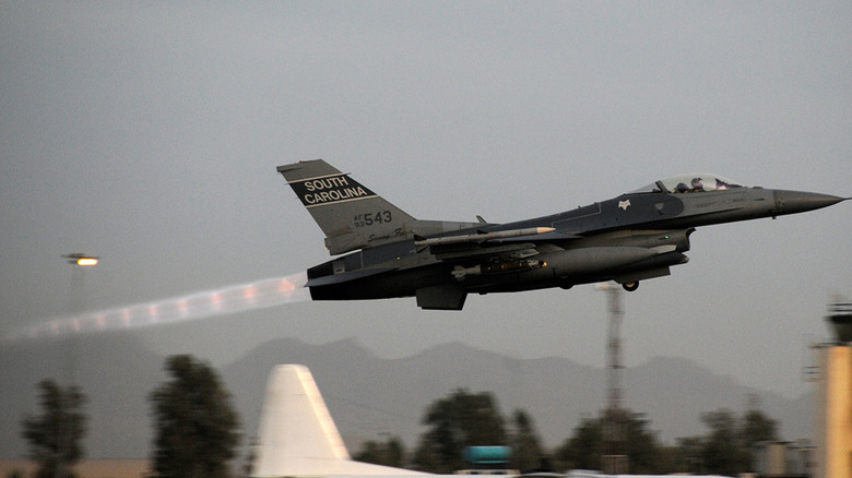 F-16 taking off with afterburners lit, displaying shock diamonds