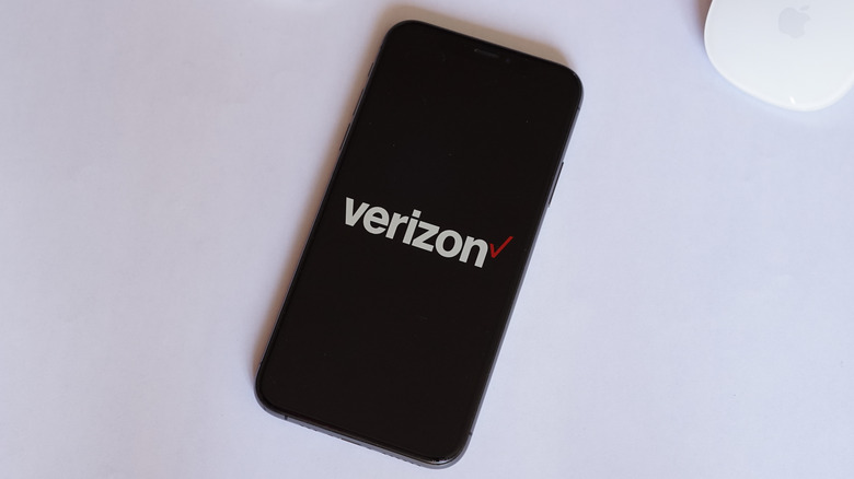 Verizon logo smartphone