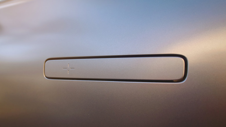 Hidden door handle on EV