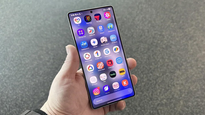 A man holding a Samsung Galaxy S25 Ultra with the app drawer open