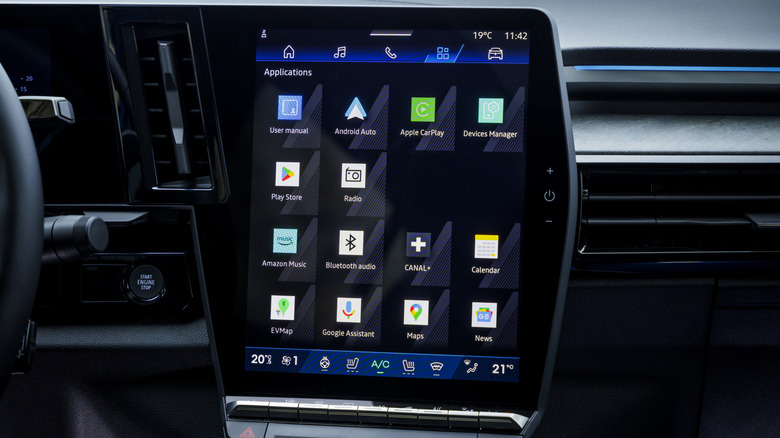 The Renault Rafale's infotainment system, showing the various apps