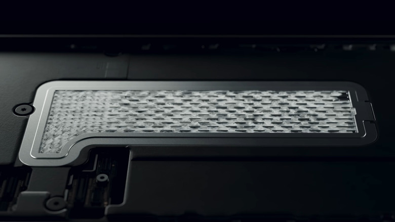 A cross sectional view of  Apple's vapor chamber in action.