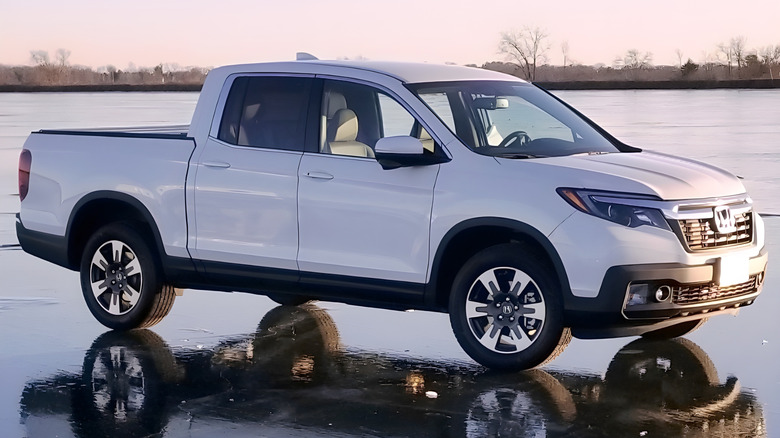A 2018 US Honda Ridgeline RTL-T with aftermarket BAKFlip F1 tonneau cover parked near Lake Mills, Wisconsin, US