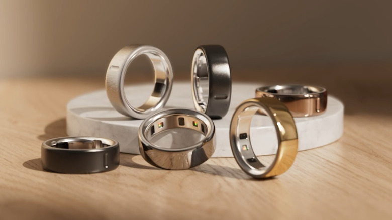 Oura Ring 4 in different colors.