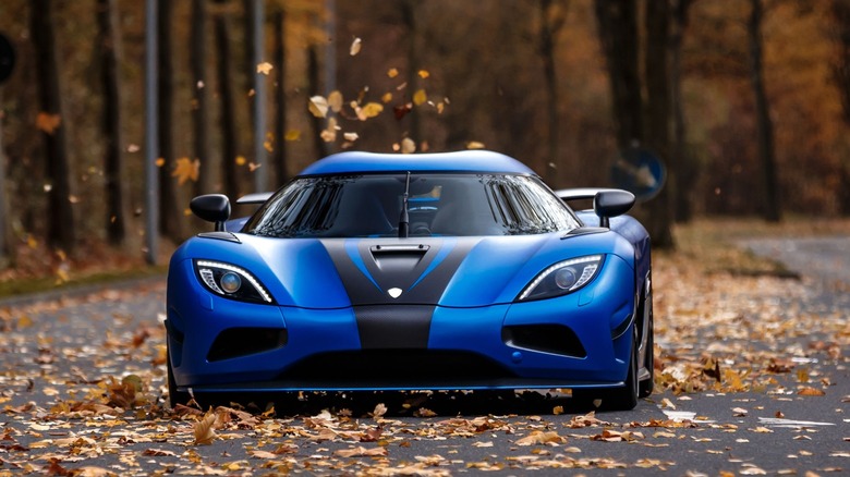 Koenigsegg Agera R driving through autumn leaves