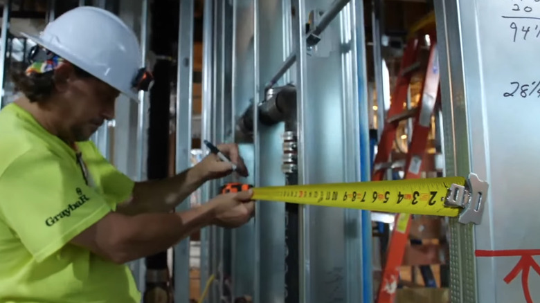Construction worker using Klein Tools tape measure
