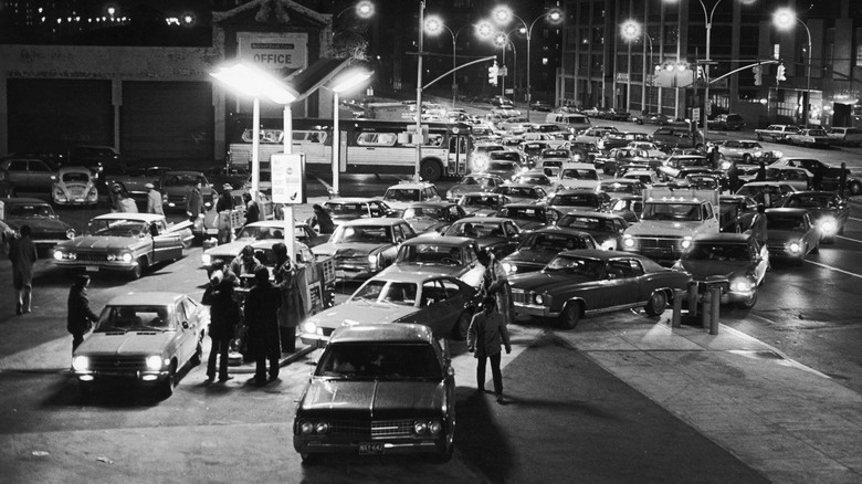 Line of vehicles at a gas station during the 1973 oil crisis