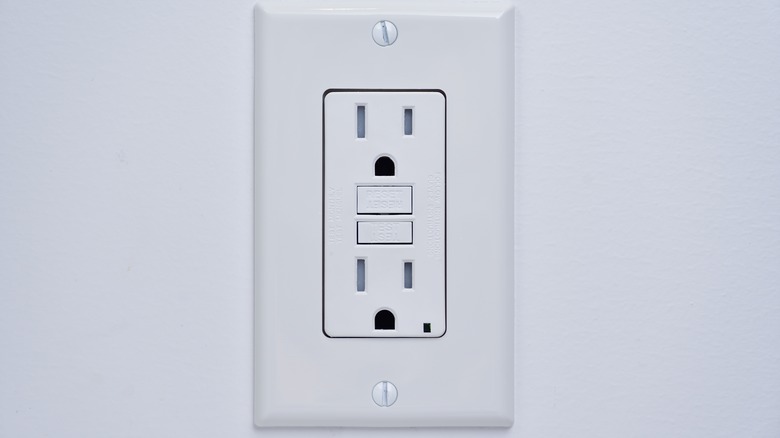A tamper-resistant U.S. outlet