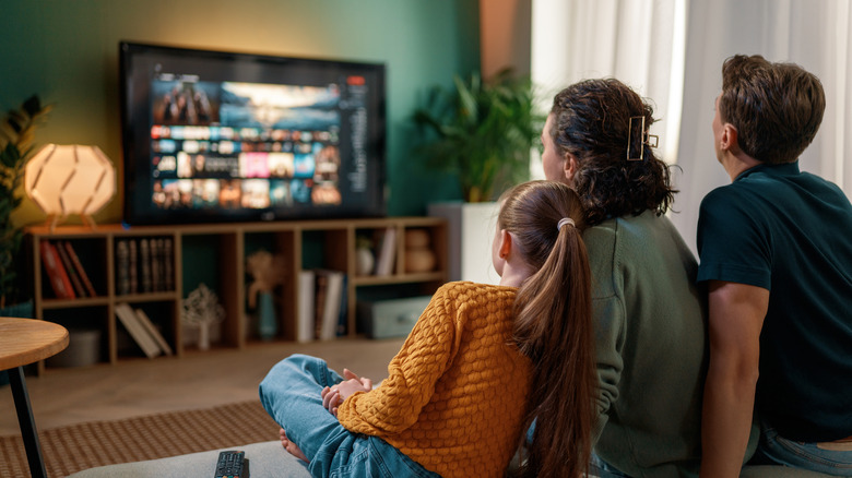 Why Most Smart TVs Don't Use DisplayPort (Even Though It Beats HDMI)