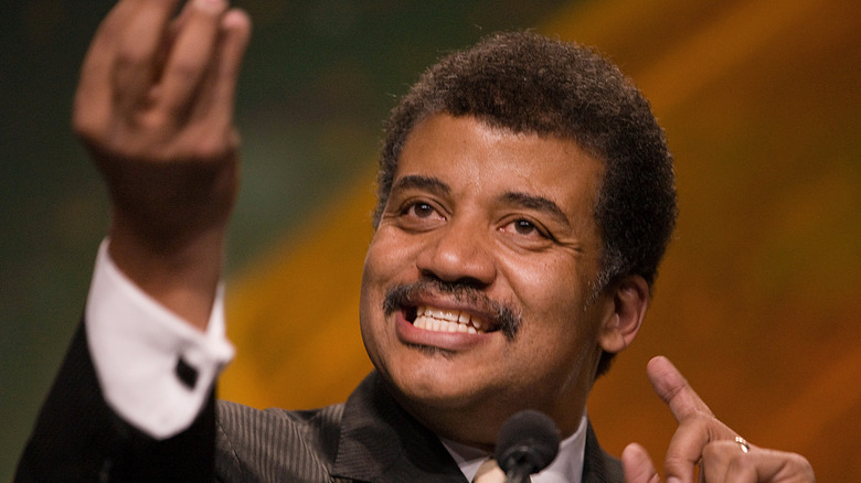 Neil deGrasse Tyson gives a lecture