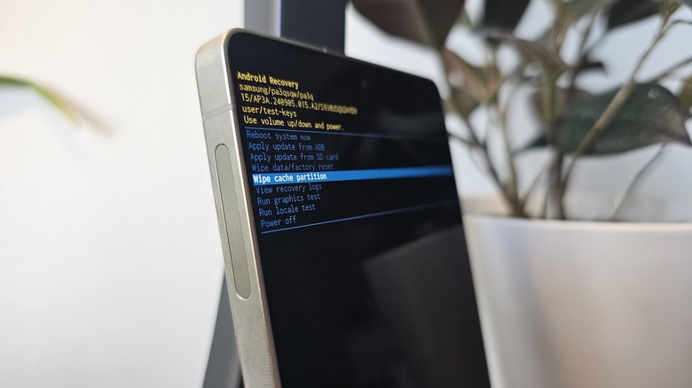 Samsung Galaxy S25 Ultra in recovery mode