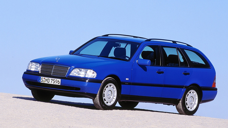 A front three quarter image of a wagon-body Mercedes-Benz C-Class Estate S202