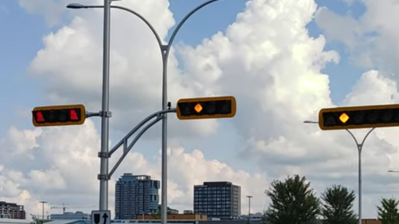Canadian traffic signal with red square and yellow diamond lights