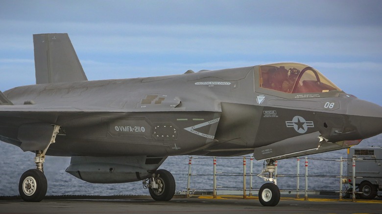 A USMC F-35B with its GPU-9/A gun pod installed below the fuselage
