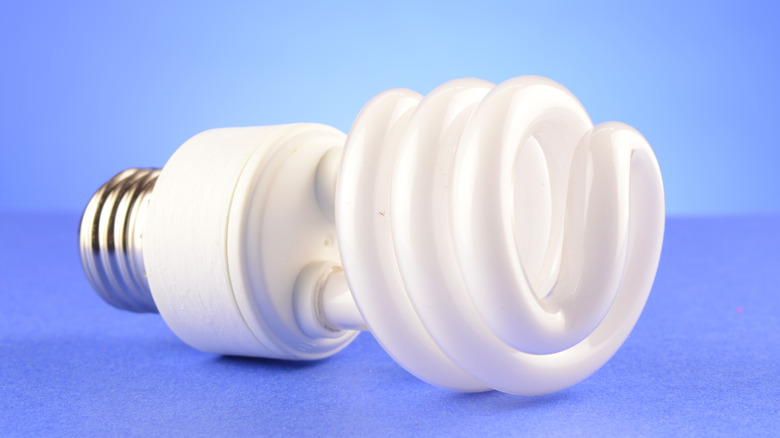 Compact fluorescent bulb