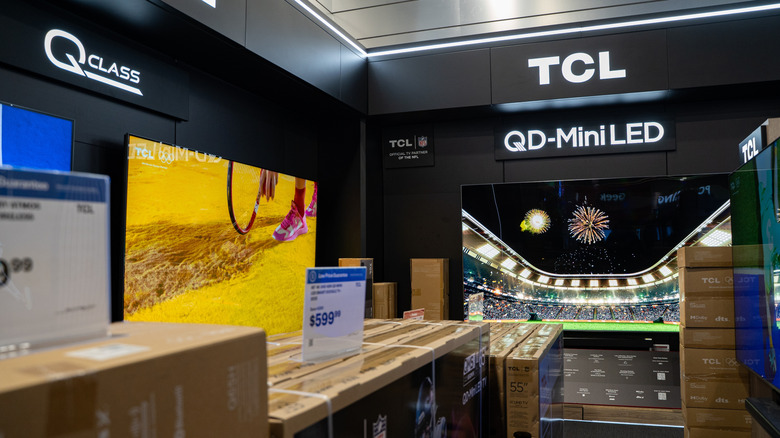 TCL Mini Led displays in a tech store.