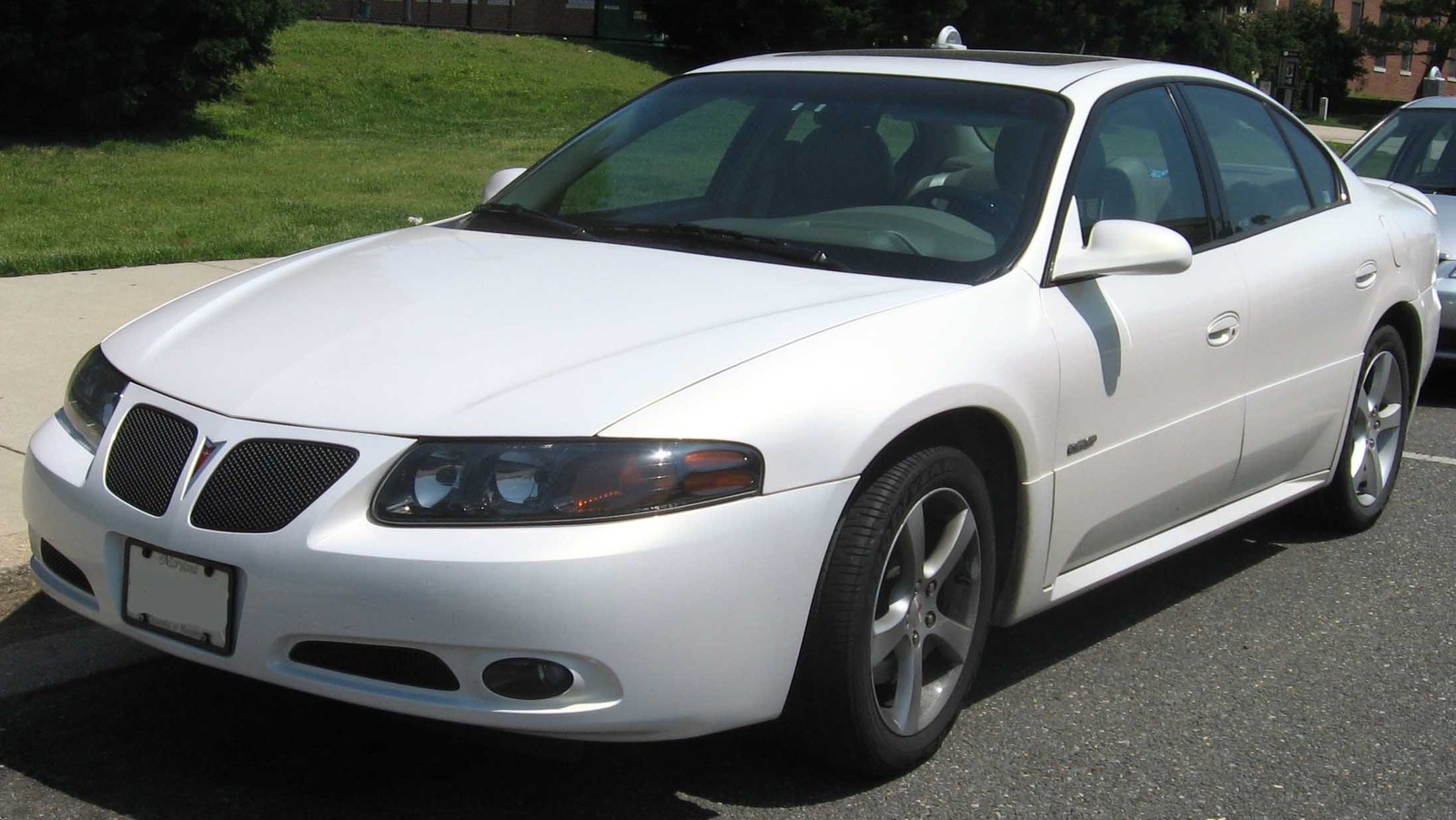 Why The 2005 Pontiac Bonneville GXP Was The Final Model Ever Made – SlashGear