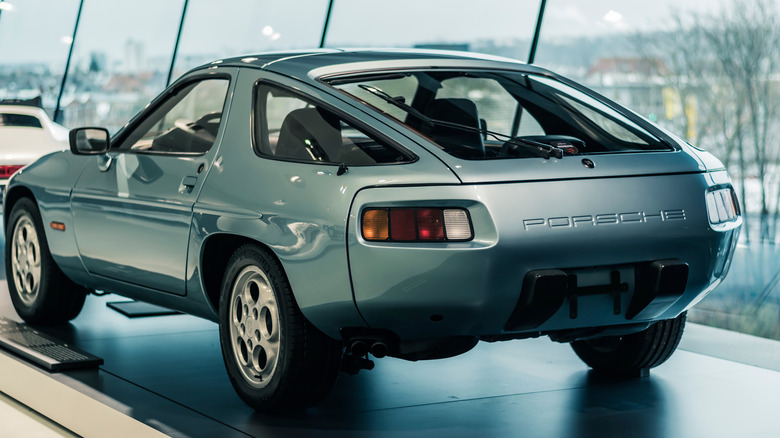 Porsche 928 in museum
