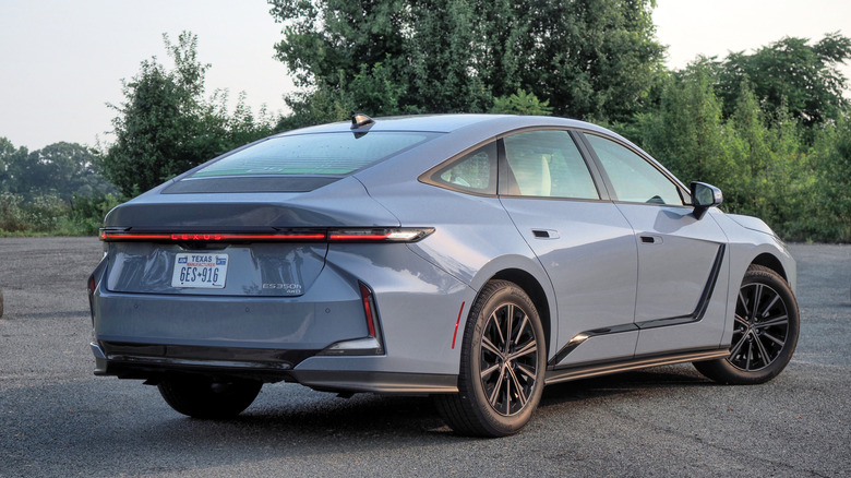 2026 Lexus ES 350h rear 3/4 view