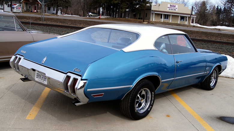 1970 Oldsmobile Cutlass Supreme, rear 3/4 view, blue exterior with white roof