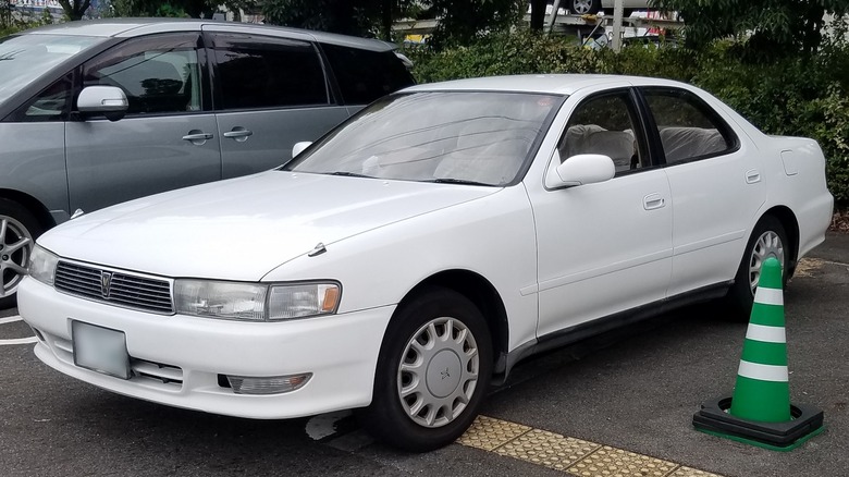 JZX90 Toyota Cresta parked lot