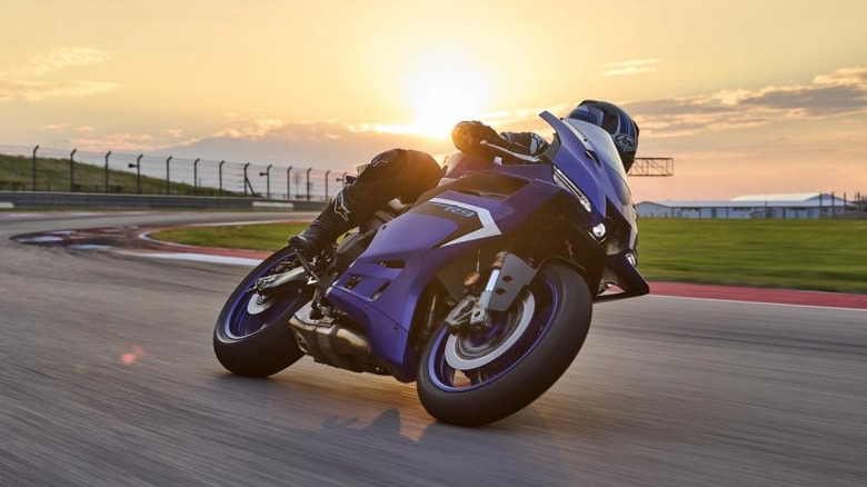 Yamaha R9 on the racetrack