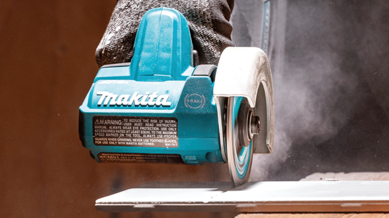 Makita's cut-off tool in action