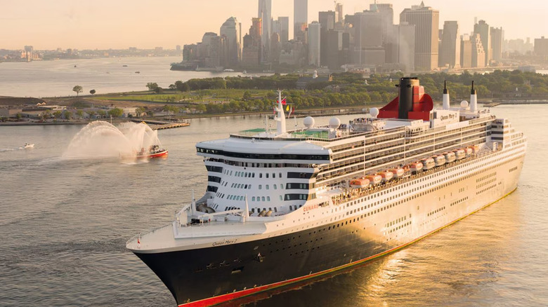 Queen Mary II leaving New York