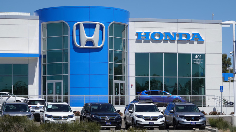 Honda dealership in Vista, California