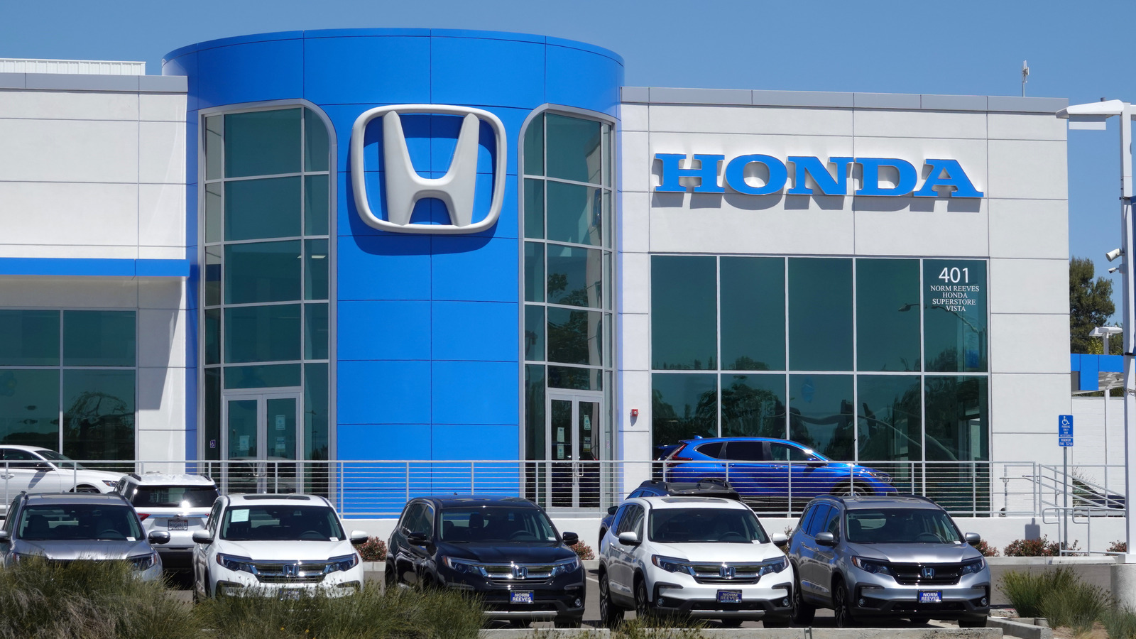 Why US Law Requires You To Buy New Cars From Dealers (And How Tesla Is Circumventing It)