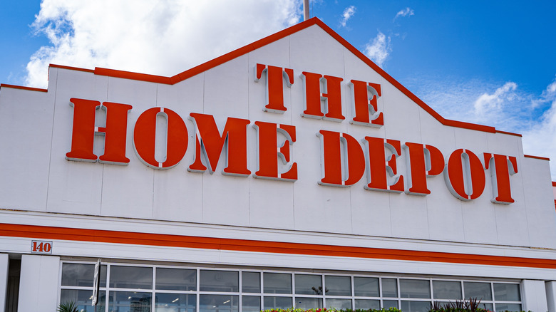 Exterior View of The Home Depot Storefront in Canada. Vaughan, Canada