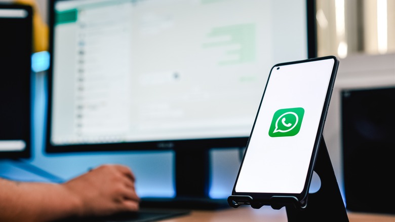 Person using WhatsApp on a computer.