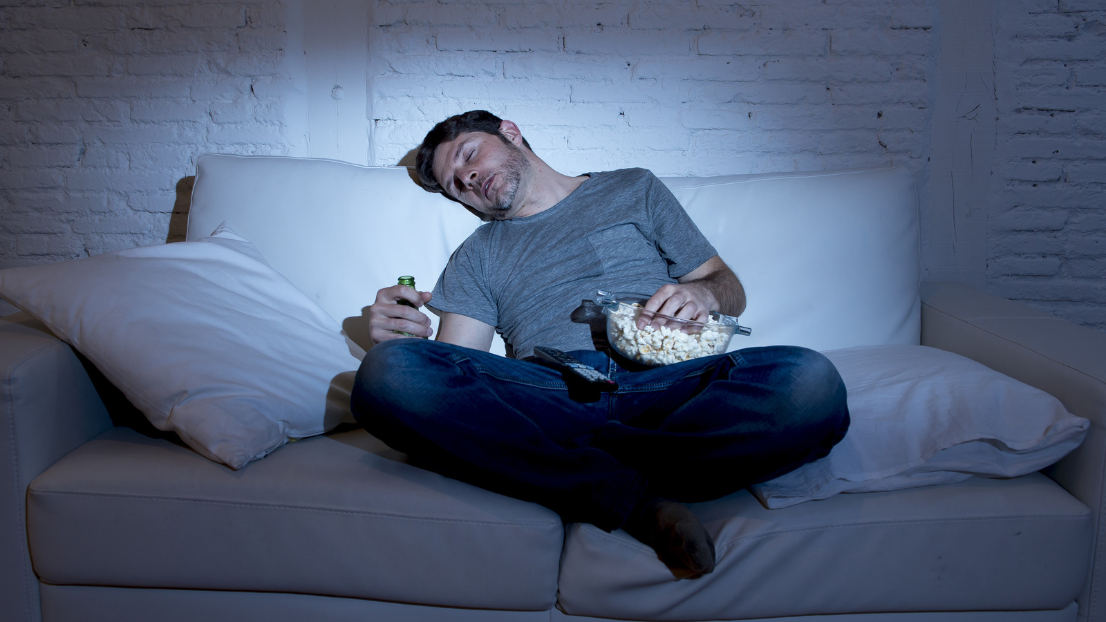 Why You Might Want To Stop Sleeping With Your TV On All Night Obul