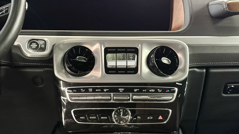 The differential lock controls on a Mercedes G-Class