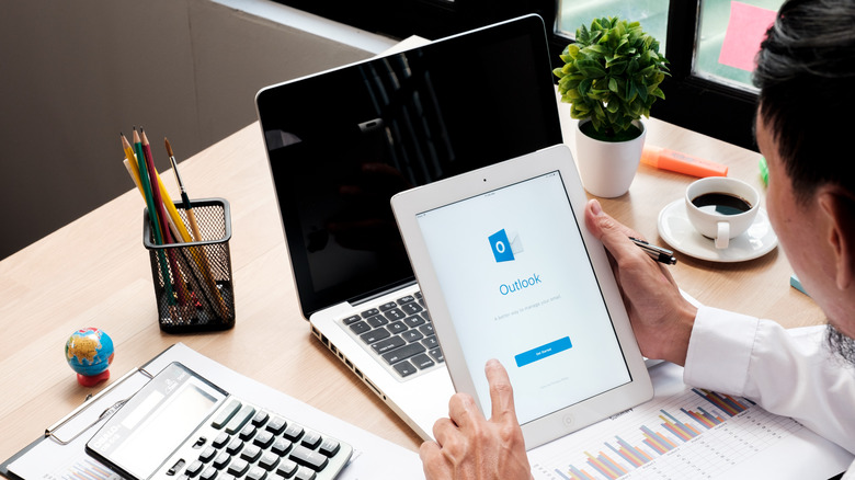 microsoft outlook email ipad app
