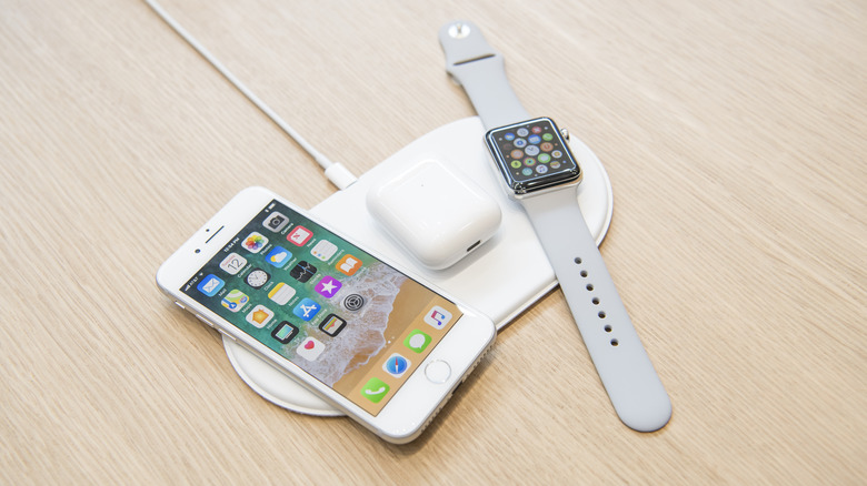 Apple wireless charger iPhone AirPods Watch