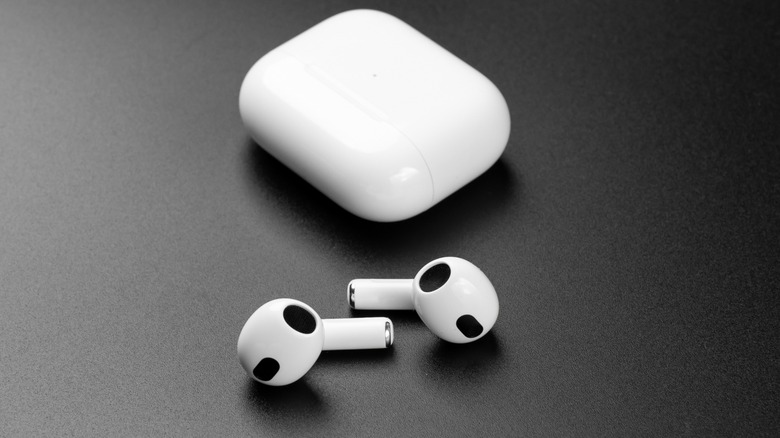 Apple AirPods with case