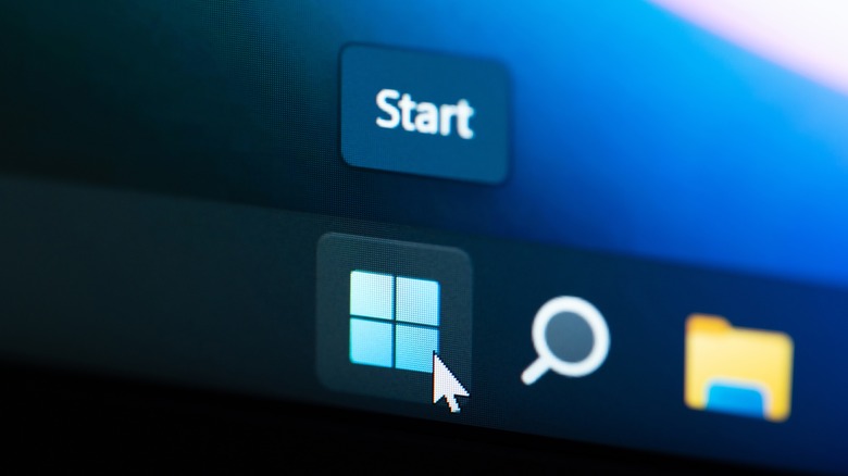 A cursor hovering over the Start button in Windows 11